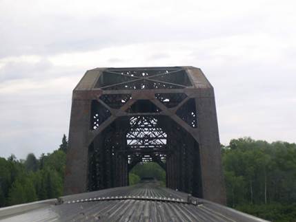 w1318 Zug auf Brücke